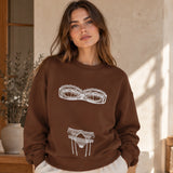 Unshell Me Oversize Sweatshirt – Kahverengi – model üzerinde ön görünüm
