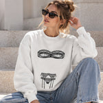 Unshell Me Oversize Sweatshirt – Beyaz – model üzerinde ön görünüm