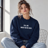 Call Me When You’re Rich Oversize Sweatshirt – Lacivert – model üzerinde ön görünüm