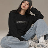 Good Boys & Bad Boys Oversize Sweatshirt – Siyah – model üzerinde ön görünüm