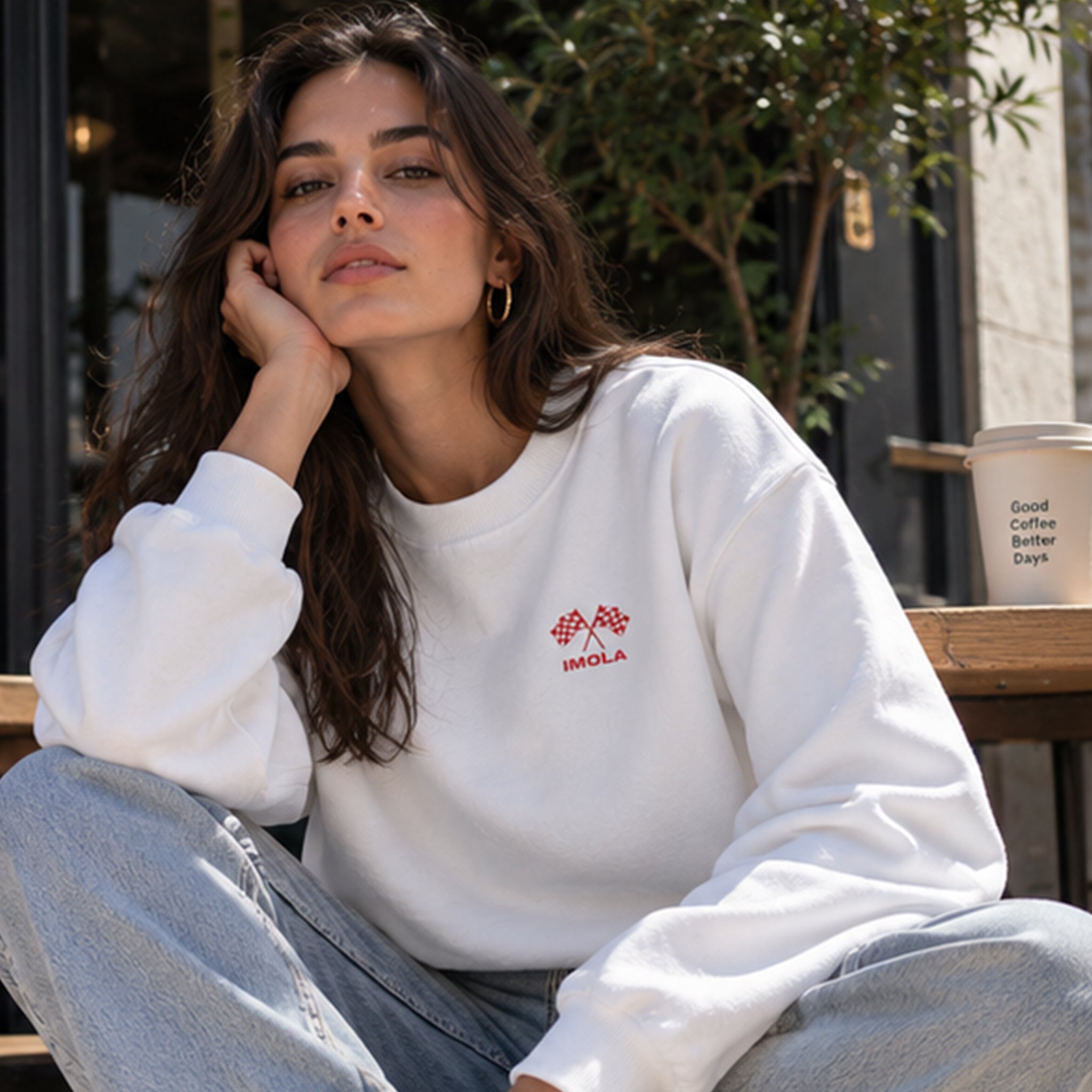 Imola Grand Prix Oversize Sweatshirt – Beyaz – model üzerinde ön görünüm