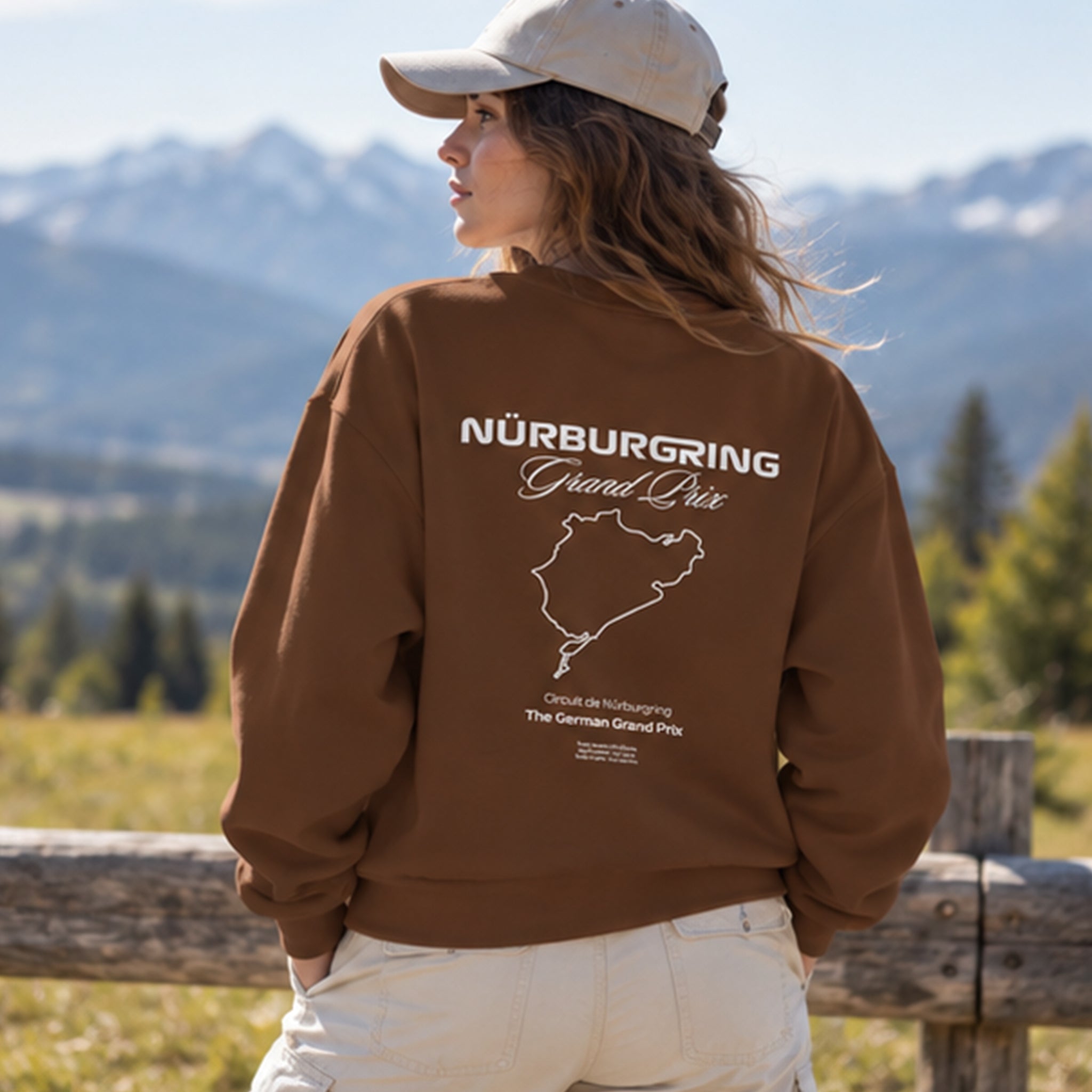 German Grand Prix – Nürburgring Grand Prix Oversize Sweatshirt – Kahverengi – model üzerinde arka görünüm