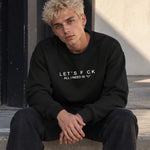 All I Need Is U Oversize Sweatshirt – Siyah – model üzerinde ön görünüm
