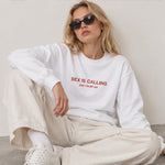 Sex is Calling Oversize Sweatshirt – Beyaz – model üzerinde ön görünüm