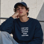 Girlfriend Knows Everything Oversize Sweatshirt – Lacivert – model üzerinde ön görünüm