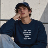 Girlfriend Knows Everything Oversize Sweatshirt – Lacivert – model üzerinde ön görünüm