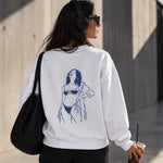 Catch Me By The Sea Oversize Sweatshirt – Beyaz – model üzerinde arka görünüm