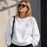 Catch Me By The Sea Oversize Sweatshirt – Beyaz – model üzerinde ön görünüm