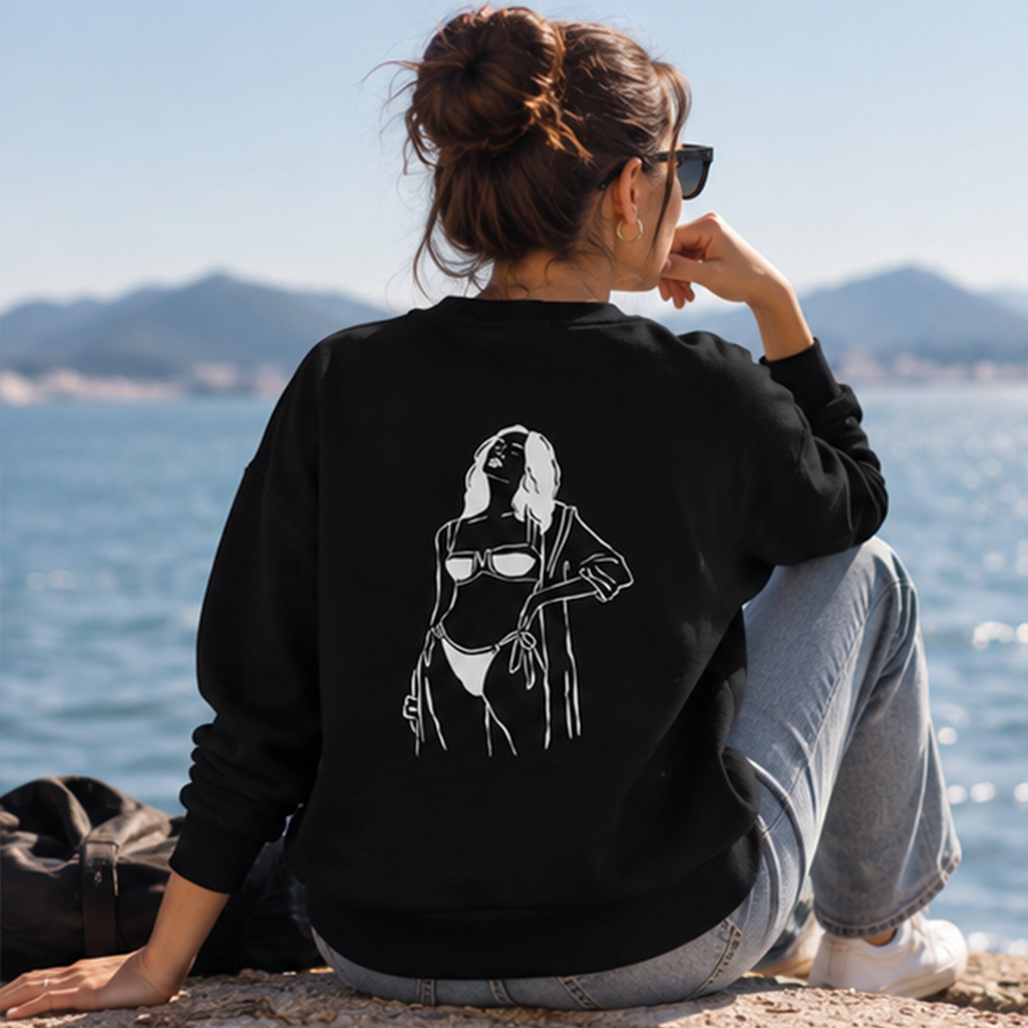 Catch Me By The Sea Oversize Sweatshirt – Siyah – model üzerinde arka görünüm