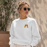 Lets Get Beers Tonight Oversize Sweatshirt – Beyaz – model üzerinde ön görünüm