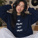 Do MILFs Oversize Sweatshirt – Lacivert – model üzerinde ön görünüm
