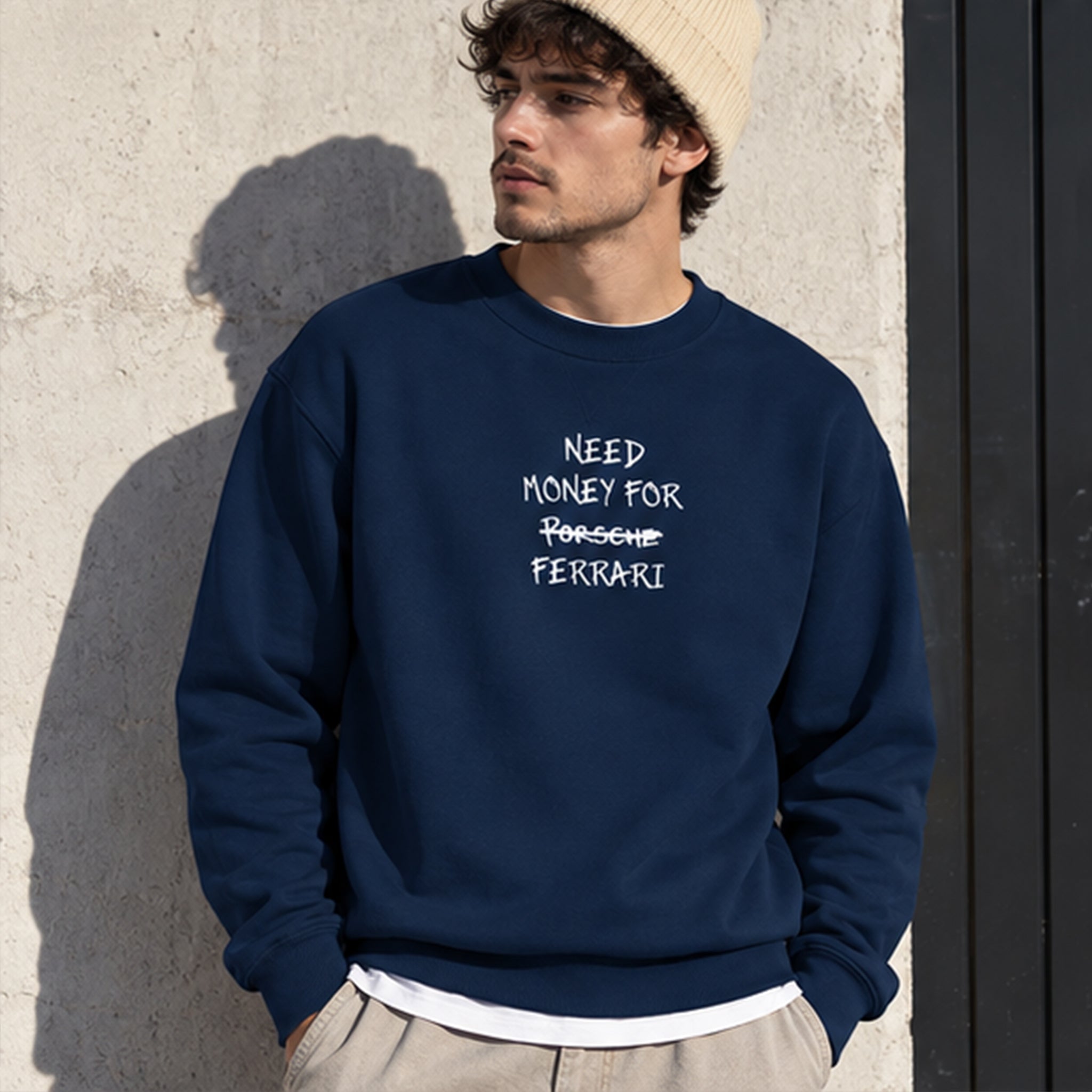 Need Money For Ferrari Oversize Sweatshirt – Lacivert – model üzerinde ön görünüm