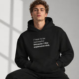 I Like Expensive Shit Oversize Hoodie – Siyah – model üzerinde ön görünüm