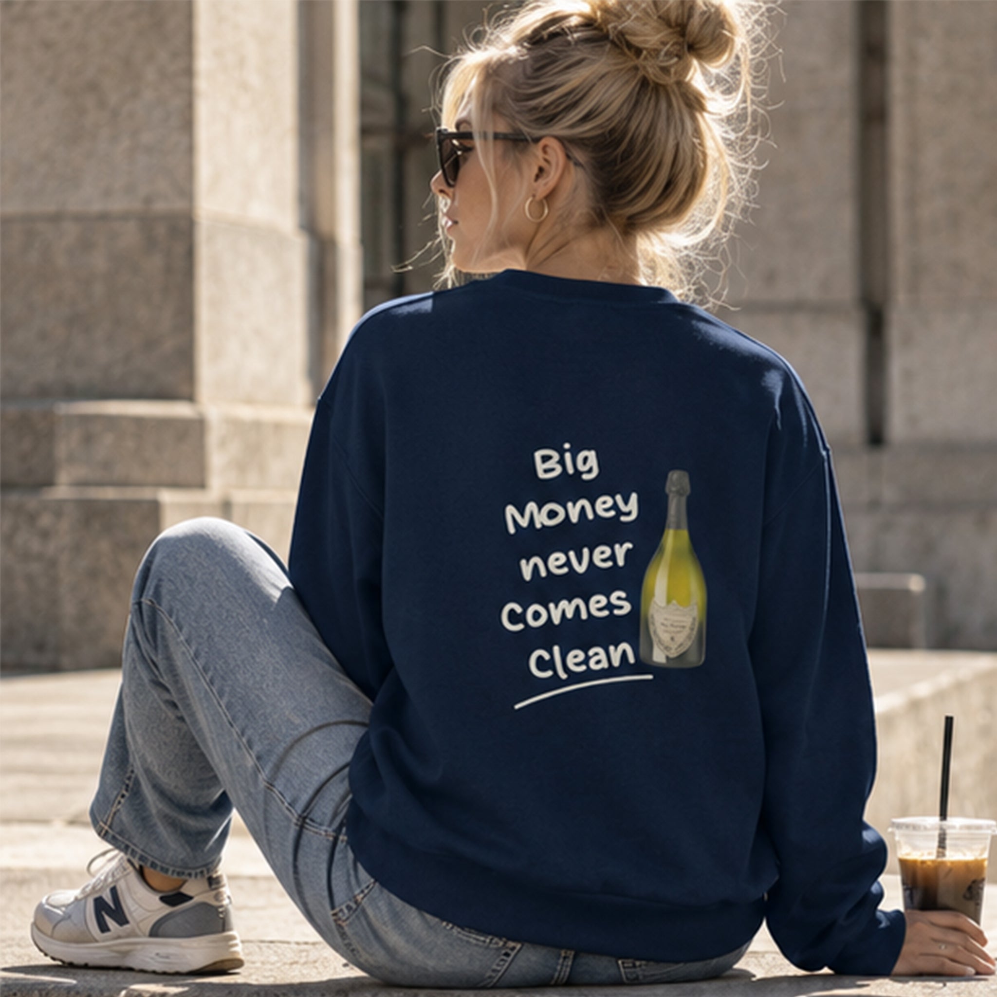 Big Money Never Comes Clean Oversize Sweatshirt – Lacivert – model üzerinde arka görünüm