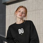 DO IT Oversize Sweatshirt – Siyah – model üzerinde ön görünüm