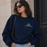 Spa-Francorchamps Grand Prix Oversize Sweatshirt – Lacivert – model üzerinde ön görünüm