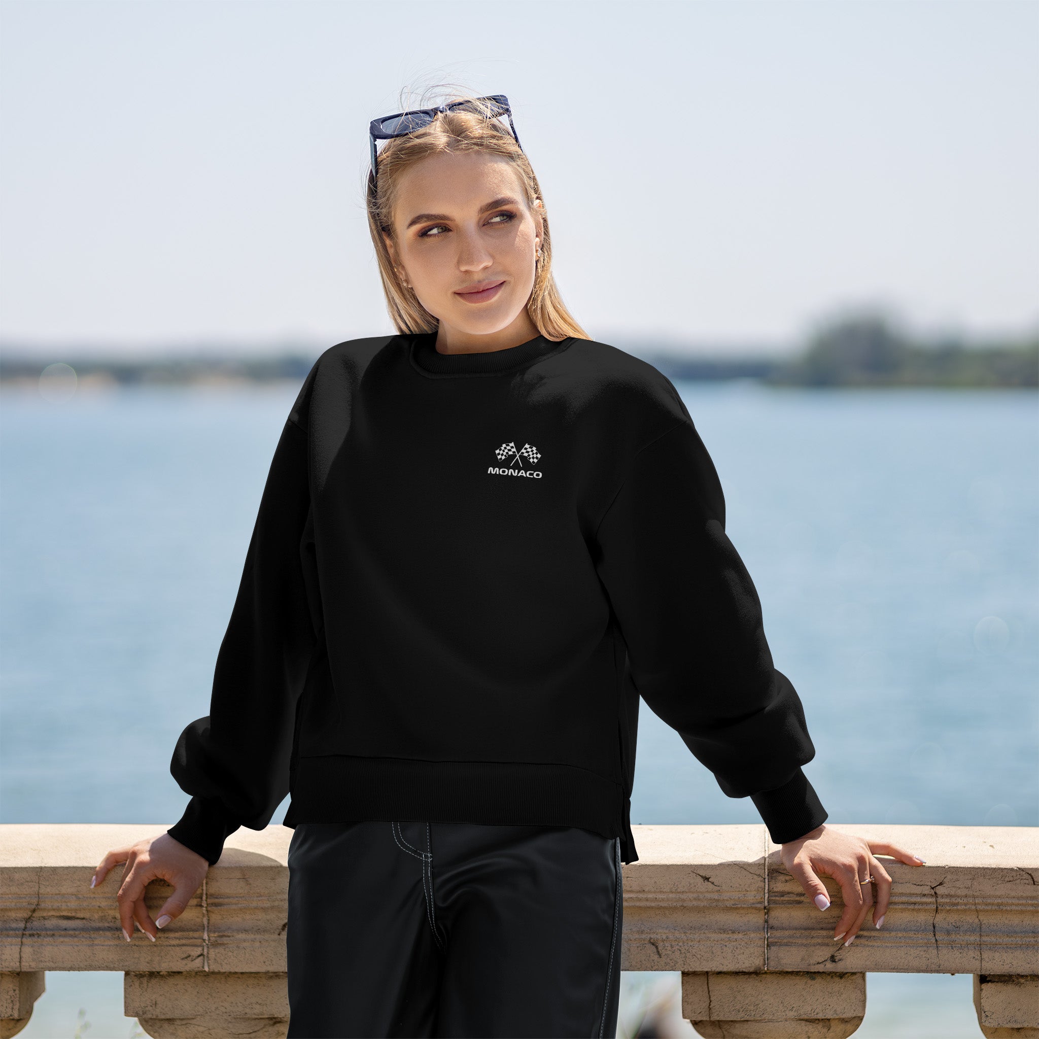 Monaco Grand Prix Oversize Sweatshirt – Siyah – model üzerinde ön görünüm