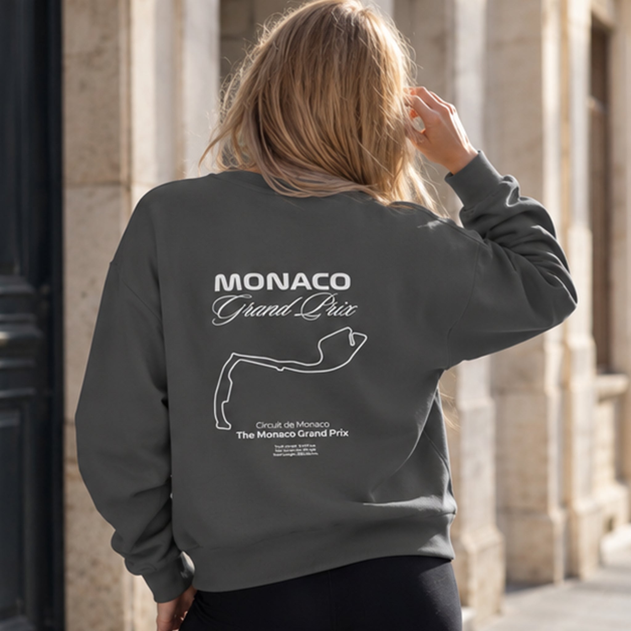 Monaco Grand Prix Oversize Sweatshirt – Antrasit – model üzerinde arka görünüm