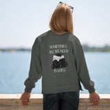 We Need A Hug Oversize Sweatshirt – Antrasit – model üzerinde arka görünüm