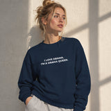 Drama Queen Oversize Sweatshirt – Lacivert – model üzerinde ön görünüm