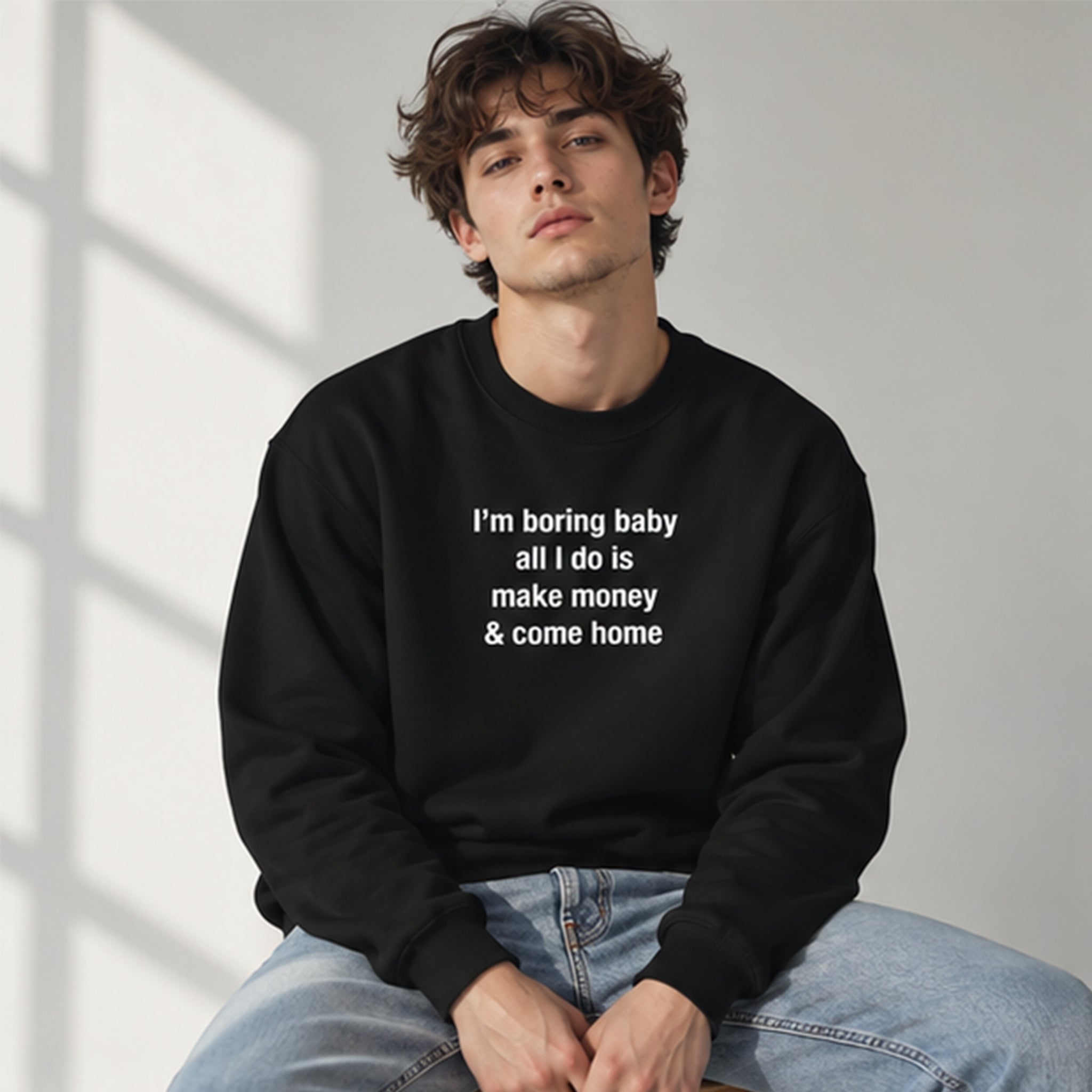 I’m Boring Baby Oversize Sweatshirt – Siyah – model üzerinde ön görünüm