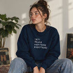 Sexy People Overthink Oversize Sweatshirt – Lacivert – model üzerinde ön görünüm