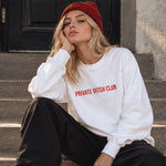 Private Bitch Club Sweatshirt – Beyaz – model üzerinde ön görünüm