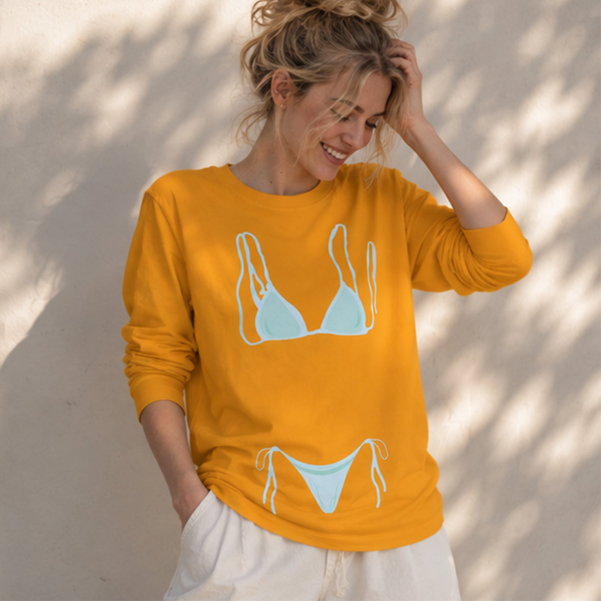 Blue Bikini Sweatshirt – Turuncu – model üzerinde ön görünüm