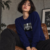 No Requests Sweatshirt – Lacivert – model üzerinde ön görünüm