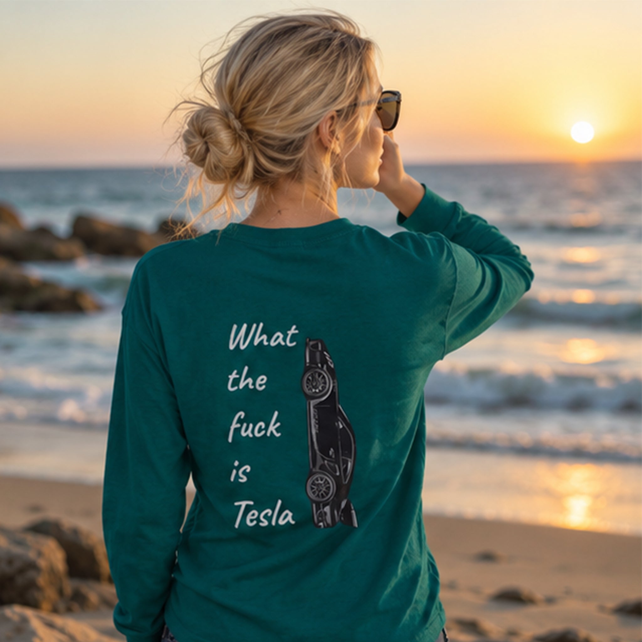 What The Fuck Is Tesla Sweatshirt – Koyu Yeşil – model üzerinde arka görünüm