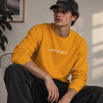 What The Fuck Is Tesla Sweatshirt – Turuncu – model üzerinde ön görünüm