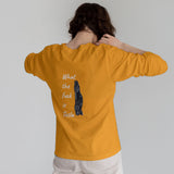 What The Fuck Is Tesla Sweatshirt – Turuncu – model üzerinde arka görünüm