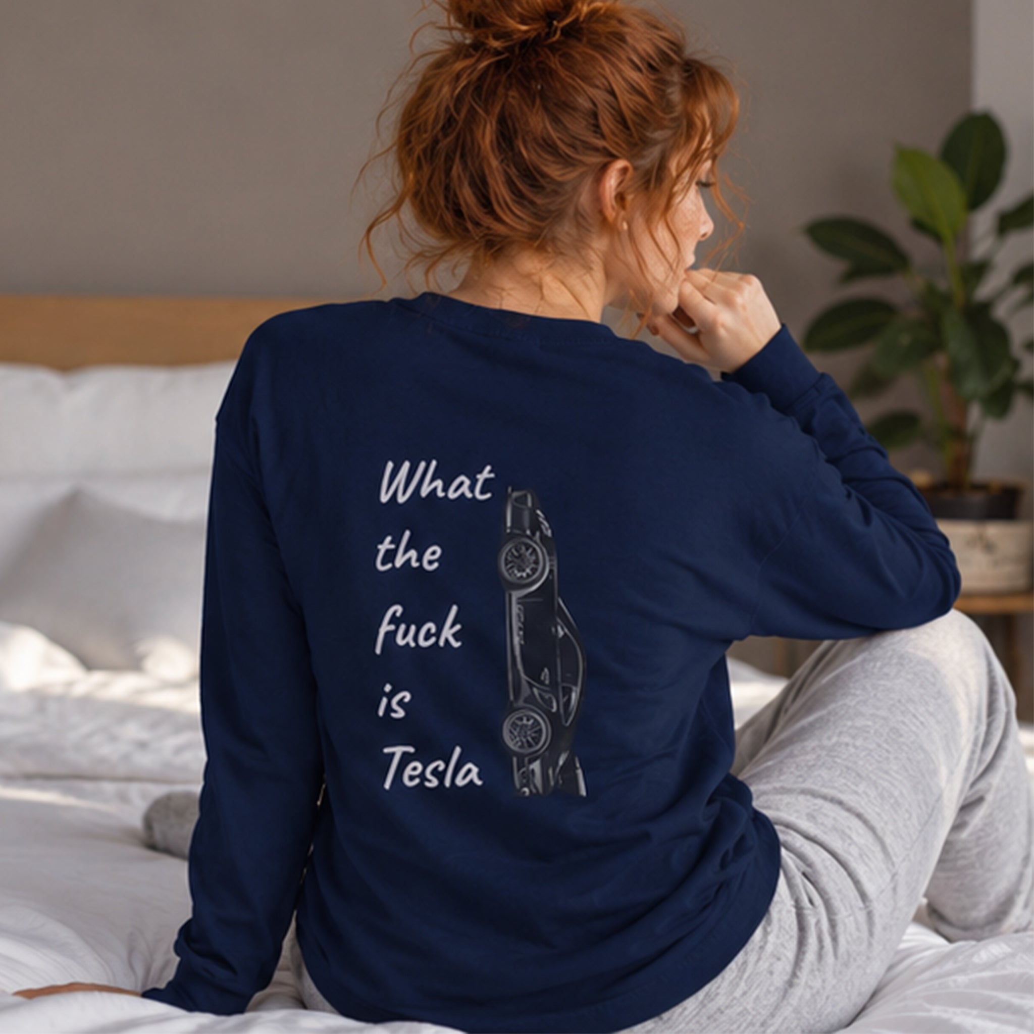 What The Fuck Is Tesla Sweatshirt – Lacivert – model üzerinde arka görünüm