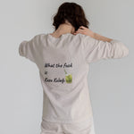 What The Fuck Is Kuzu Kulağı Sweatshirt – Bej – model üzerinde arka görünüm