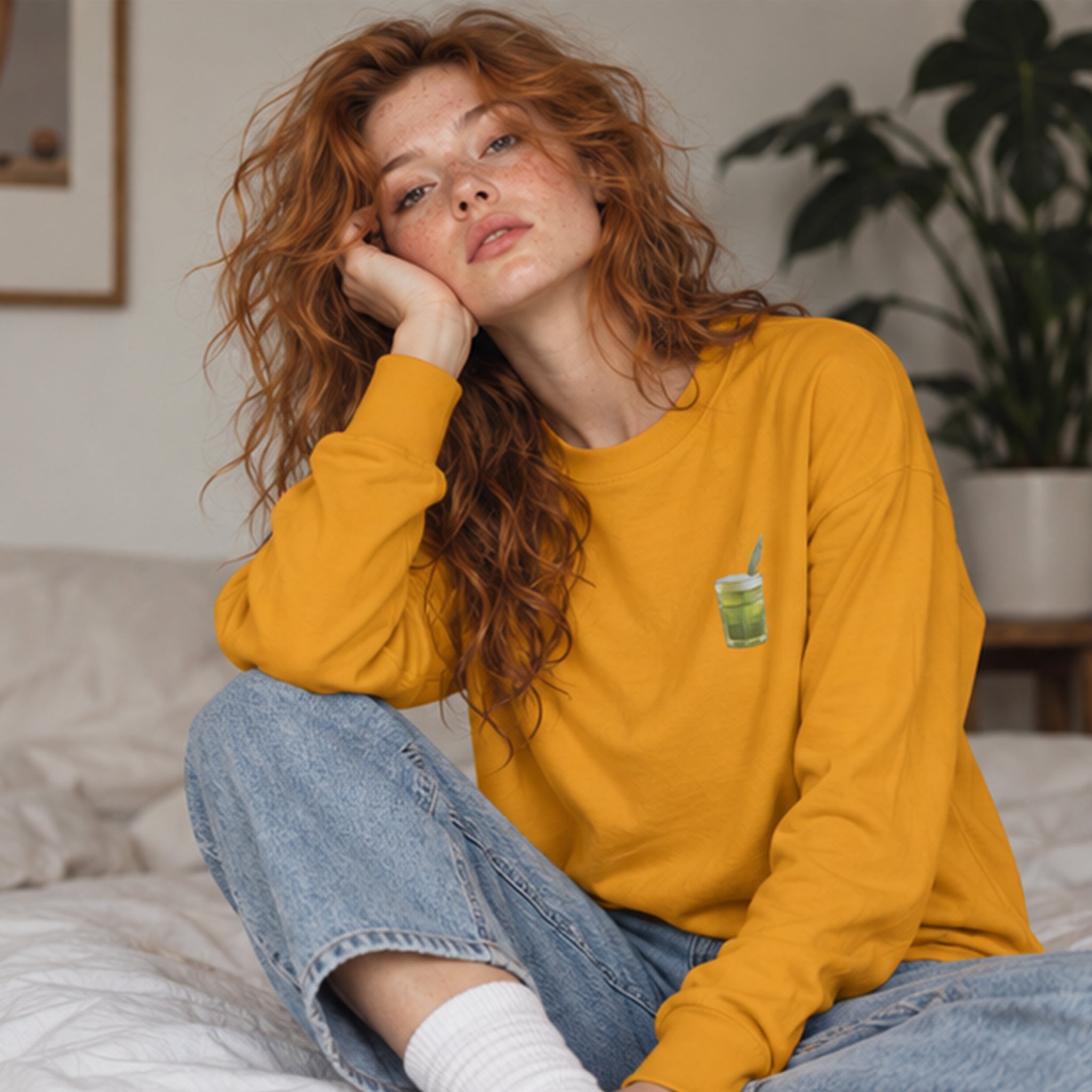 What The Fuck Is Kuzu Kulağı Sweatshirt – Turuncu – model üzerinde ön görünüm