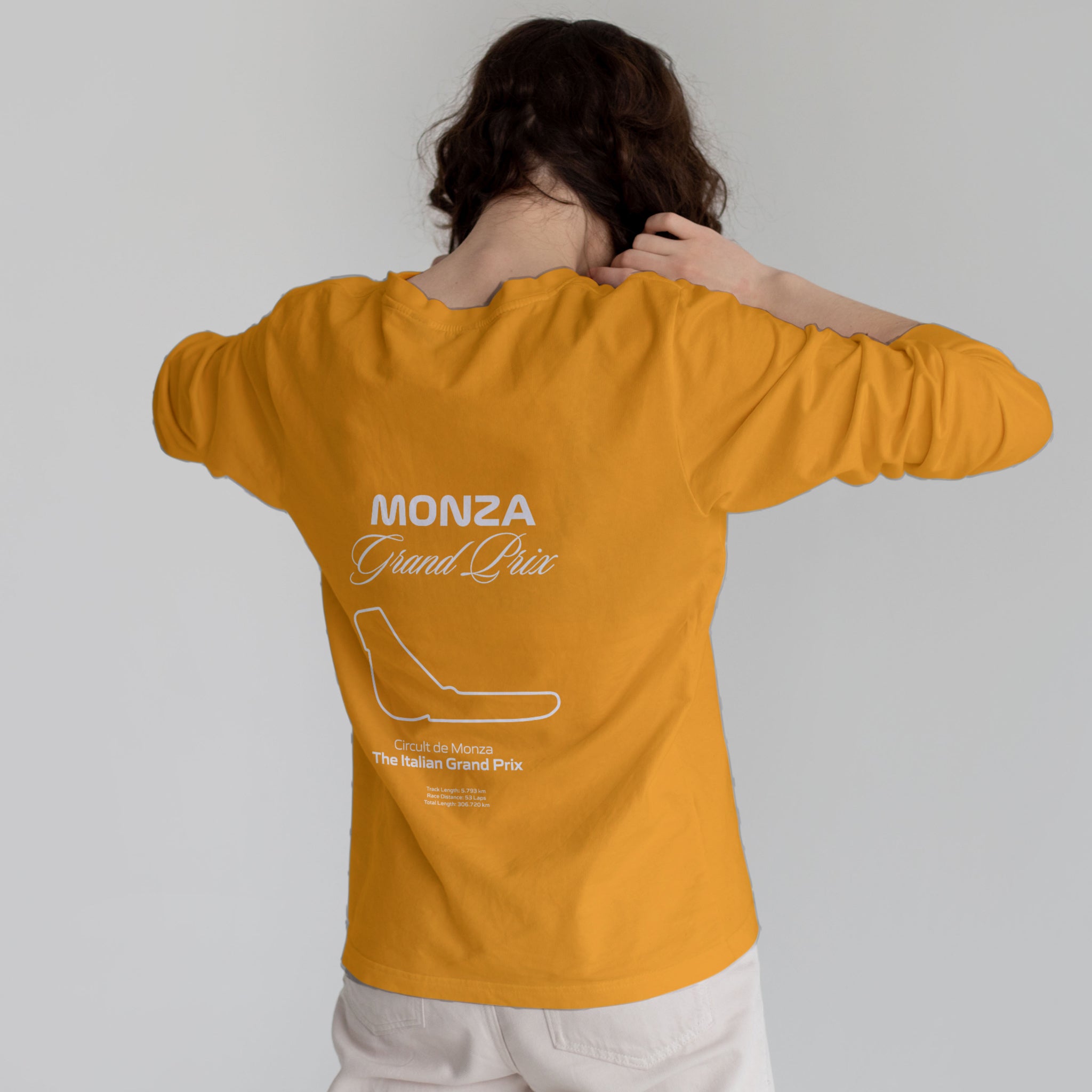 Monza Grand Prix Sweatshirt – Turuncu – model üzerinde arka görünüm