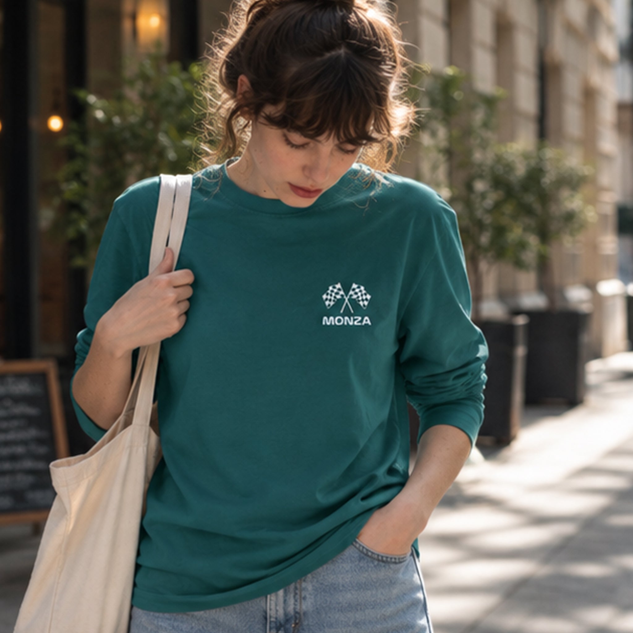 Monza Grand Prix Sweatshirt – Koyu Yeşil – model üzerinde ön görünüm