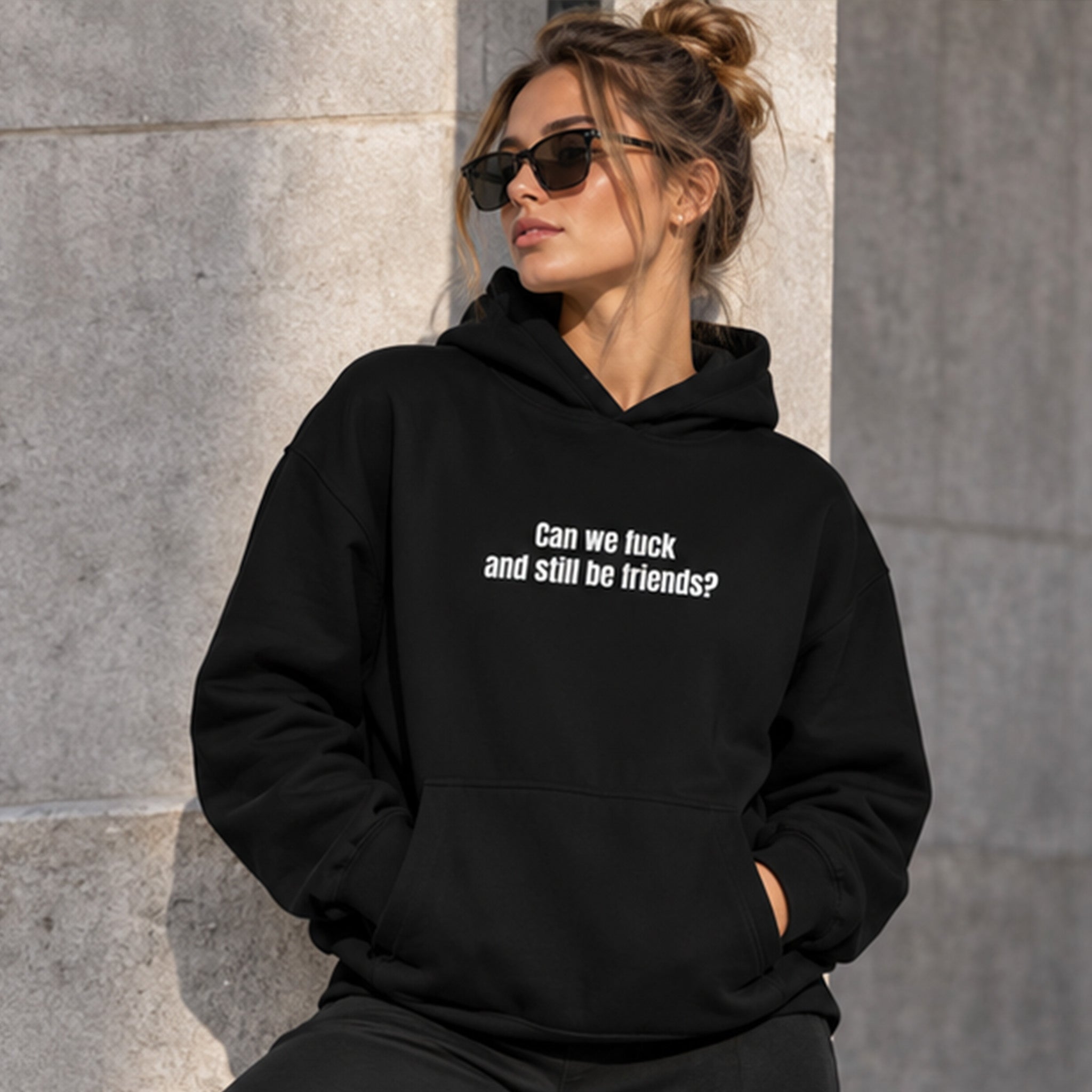 Can We Fuck Oversize Hoodie – Siyah – model üzerinde ön görünüm