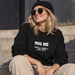 I Smell Like You Sweatshirt – Siyah – model üzerinde ön görünüm