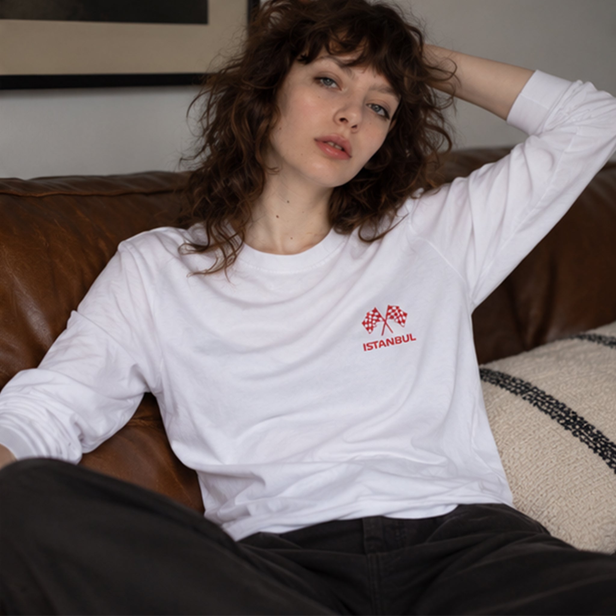 Türkiye Grand Prix Sweatshirt – Beyaz – model üzerinde ön görünüm