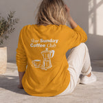 Slow Sunday Coffee Club Sweatshirt – Turuncu – model üzerinde arka görünüm