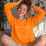 Too Busy Sweatshirt – Turuncu – model üzerinde ön görünüm