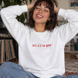 My Ex Is Gay Sweatshirt – Beyaz – model üzerinde ön görünüm