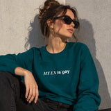 My Ex Is Gay Sweatshirt – Koyu Yeşil – model üzerinde ön görünüm