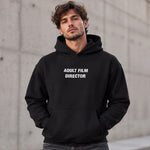 Adult Film Director Oversize Hoodie – Siyah – model üzerinde ön görünüm