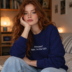 I'm The CEO Sweatshirt – Lacivert – model üzerinde ön görünüm