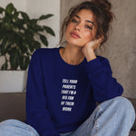 Tell Your Parents Sweatshirt – Lacivert – model üzerinde ön görünüm