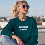 Adult Film Director Sweatshirt – Koyu Yeşil – model üzerinde ön görünüm