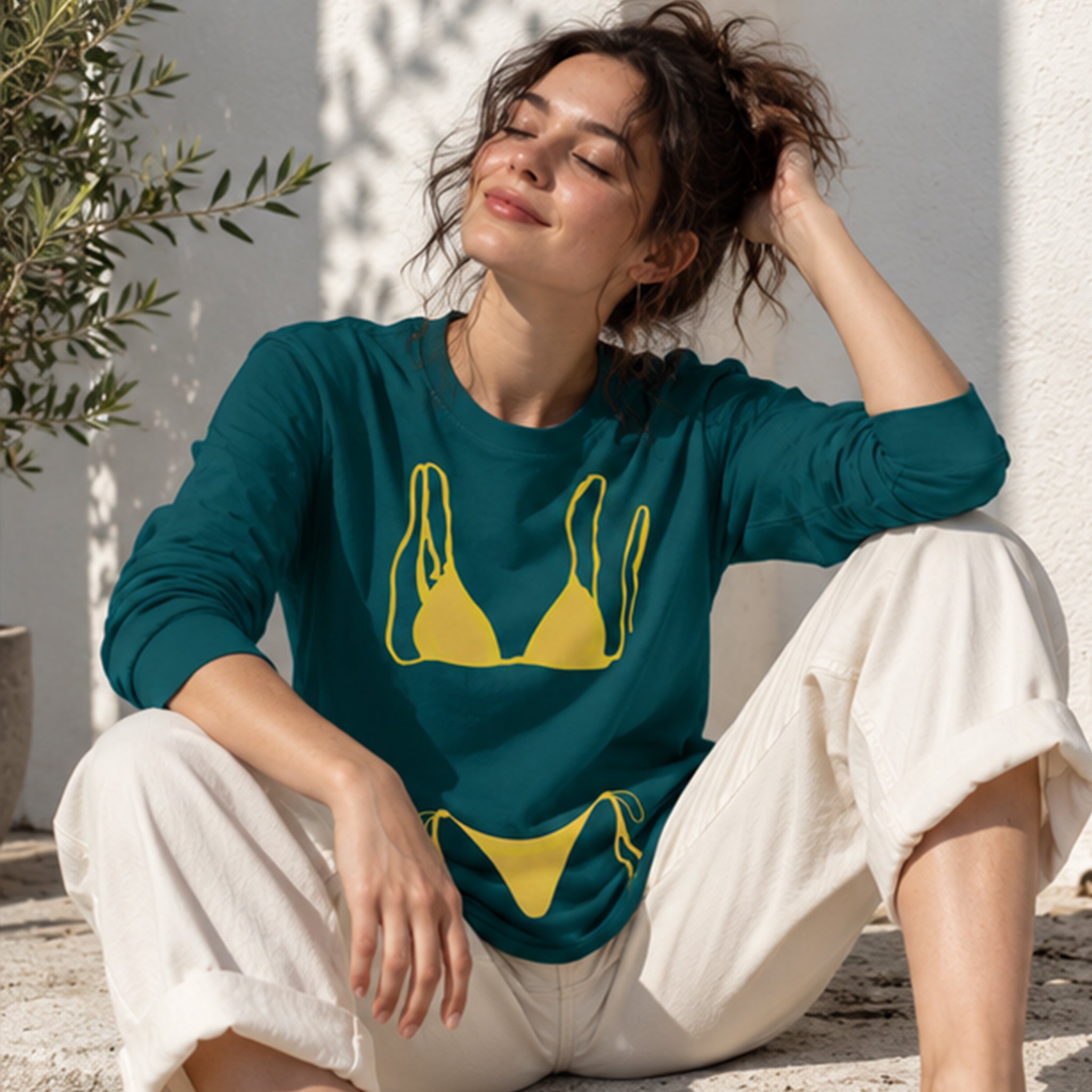 Yellow Bikini Sweatshirt – Koyu Yeşil – model üzerinde ön görünüm
