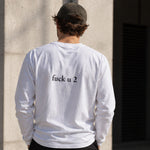 FUCK U Sweatshirt – Beyaz – model üzerinde arka görünüm